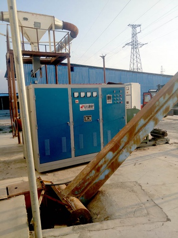 新疆维吾尔族自治区乌苏市红星镇顺超棉业360KW红外线热风炉运行中